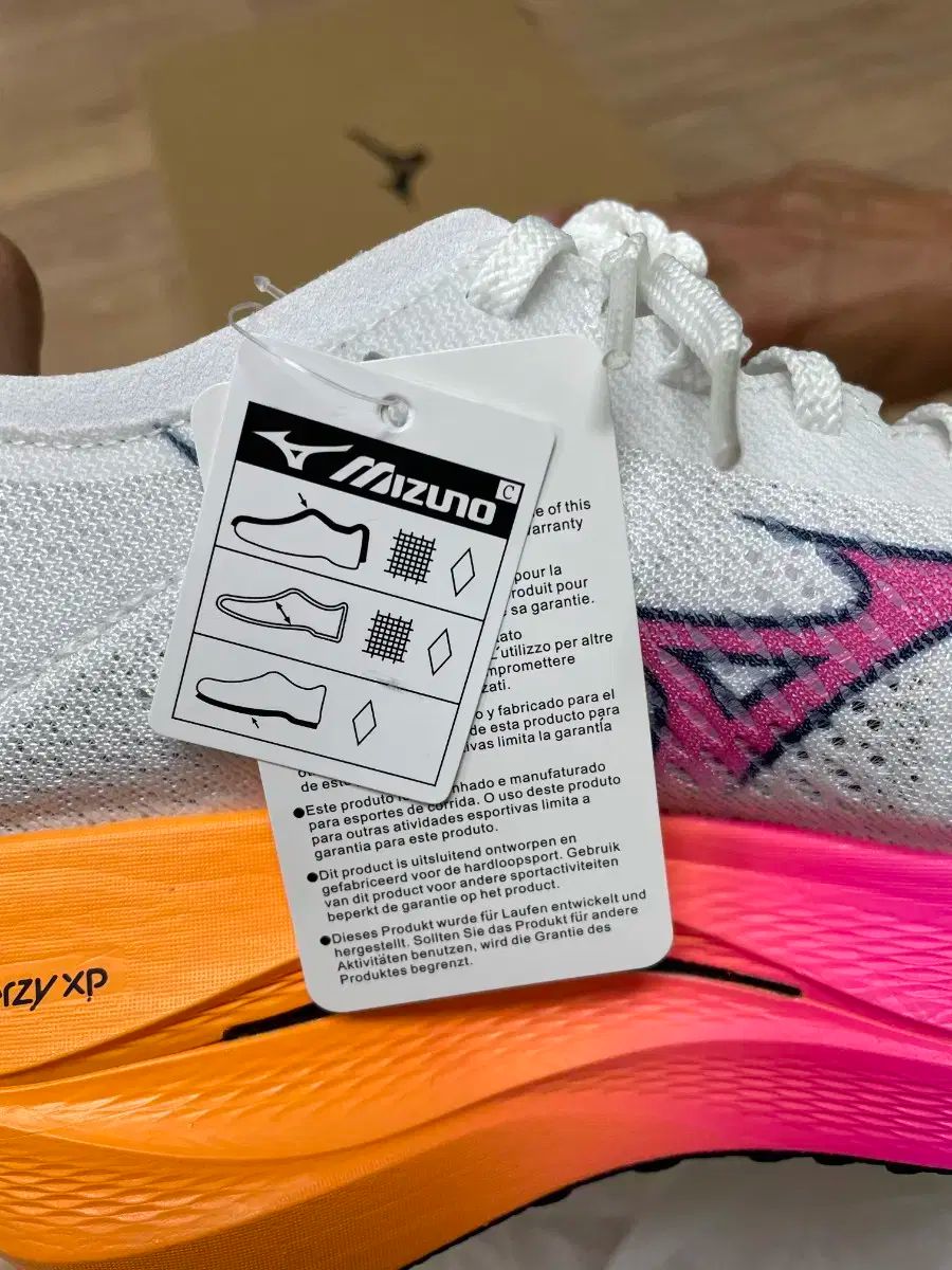 mizuno ミズノ ウェーブ 反乱 白 ランニングシューズ