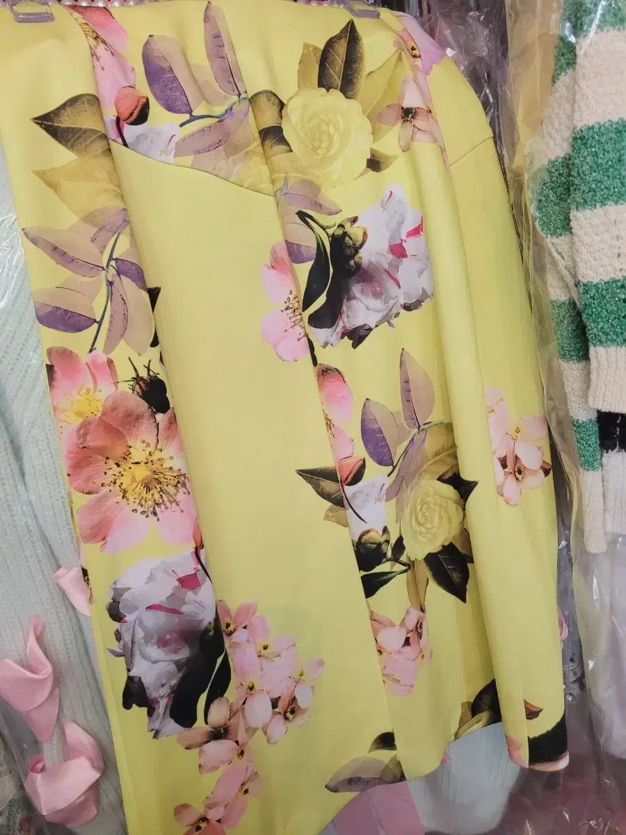 インポートフラワーバンディングスカート