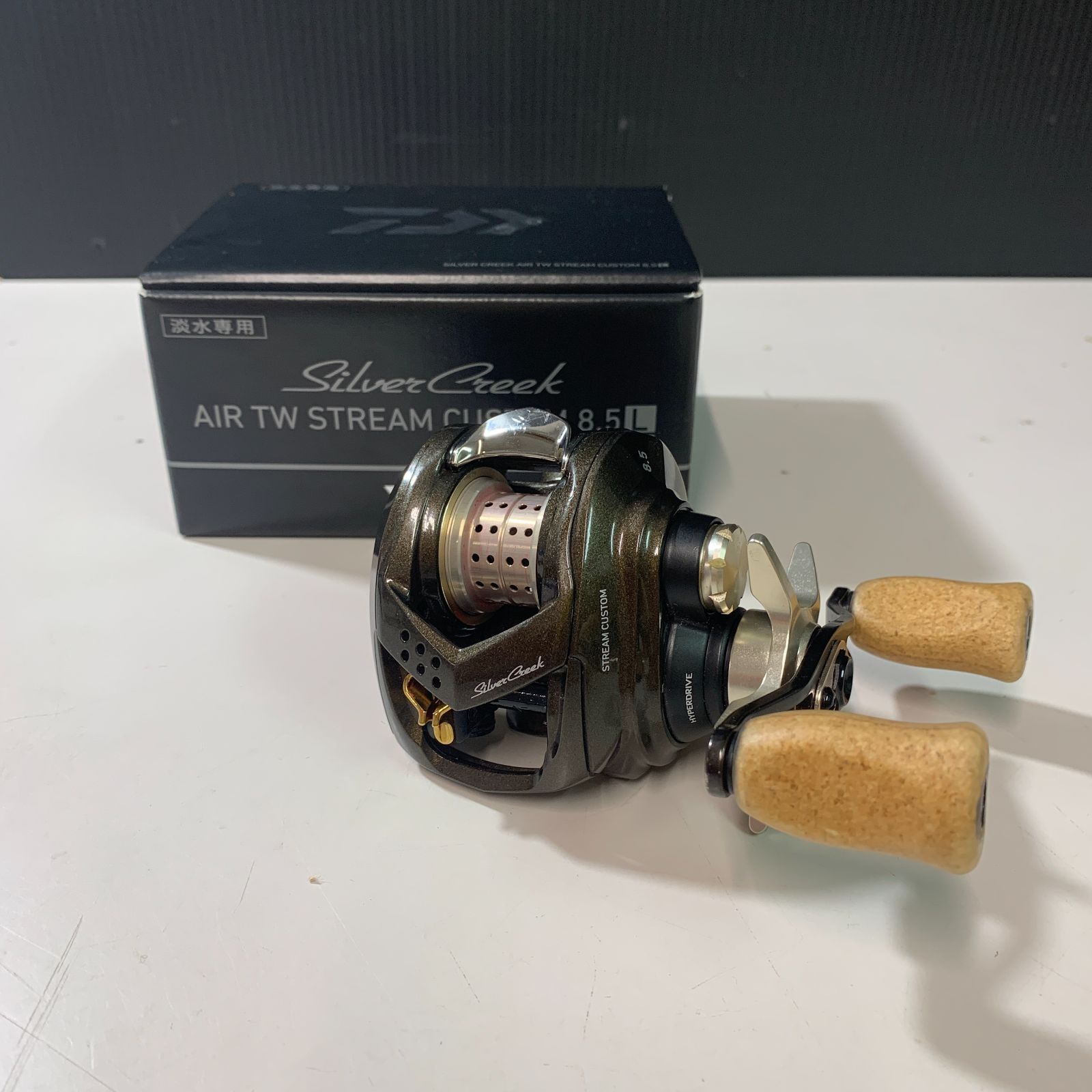 むつ73-102611 ダイワ シルバークリーク AIR TW ストリームカスタム 8.5L 併売