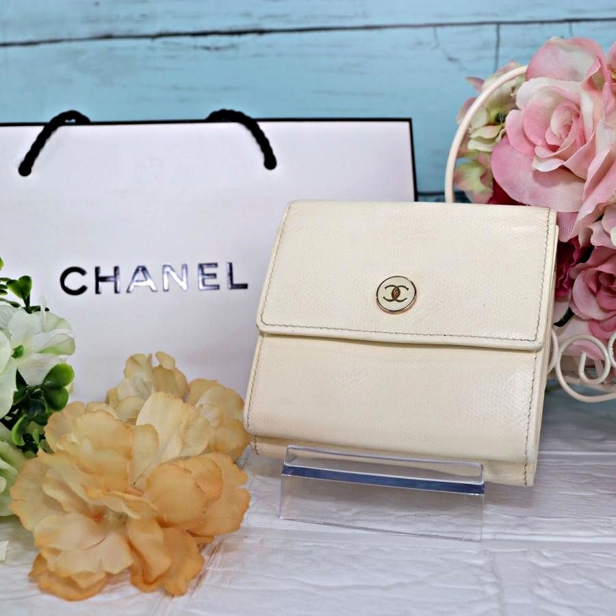 CHANEL シャネル Wホック3つ折り財布 オフホワイト ココボタン