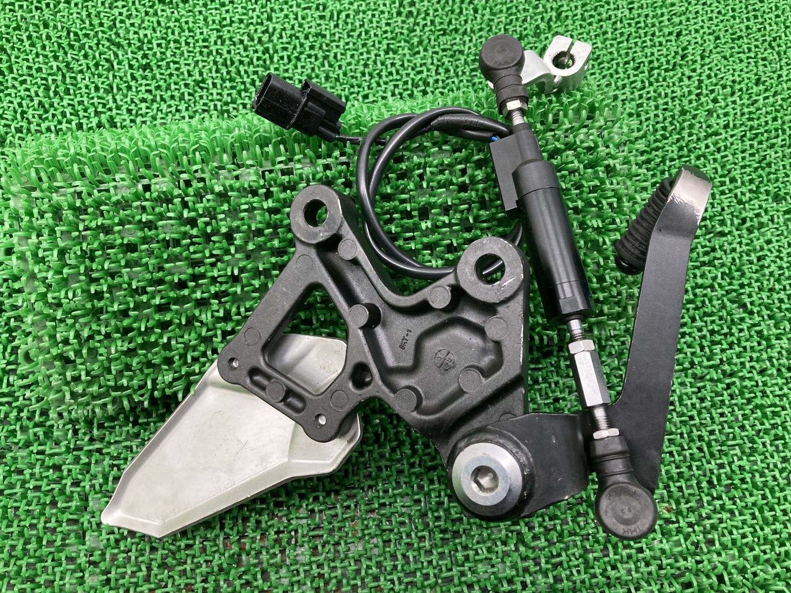 ZX-25R ステップ 左 SKT カワサキ 純正 中古 バイク 部品 ZX250E