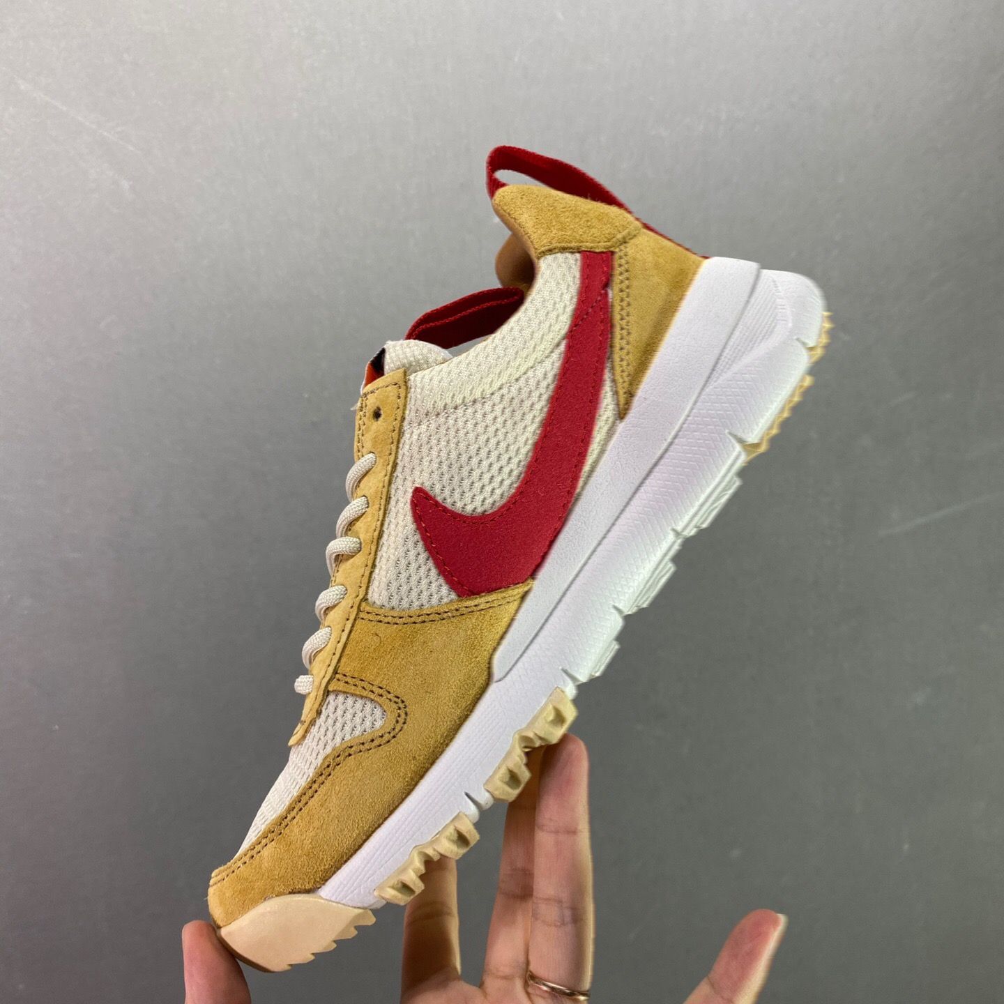 新品未使用ナイキ Nike Tom Sachs x Nike Craft Mars Yard TS NASA 2.0 宇宙飛行士 AA2261-102  男女兼用 - メルカリ