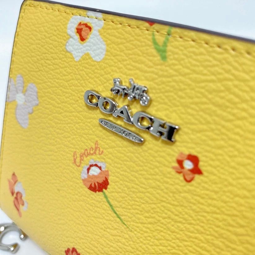 新品コーチ COACH 折りたたみ財布 イエロー 花柄 フローラル - メルカリ 
