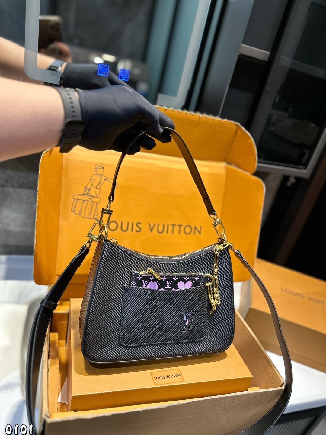 ❣️極美品❣️箱布袋付❣️LOUIS VUITTON❣️６連キーケース❣️おまけ紙袋付❣️ ❤️p 1160（ギフトボックス包装）❤️ ルイ・ヴィトンlv水波紋