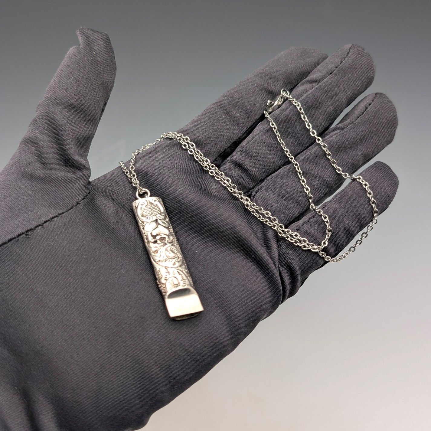 1902年 英国アンティーク フローラル装飾 純銀製ホイッスル