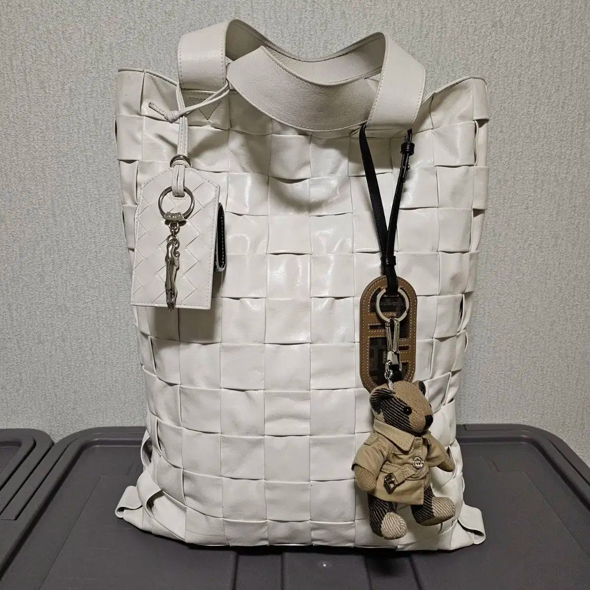 Bottega Veneta ボッテガヴェネタ ラージ カーフレザー トートバッグ