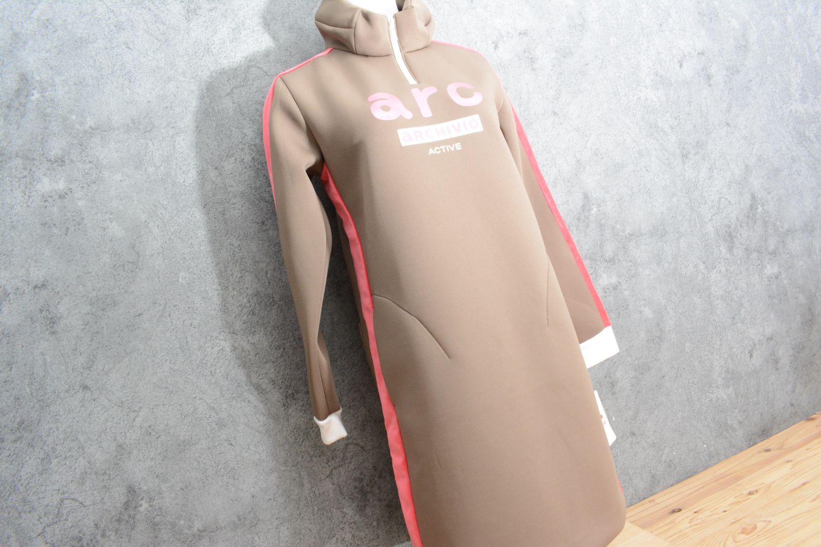 j.jane ホワイト　長袖　ゴルフ　ワンピース　ジェイジェーン　ウェア　白 j.jane ホワイト 長袖 ゴルフ ワンピース ジェイジェーン ウェア