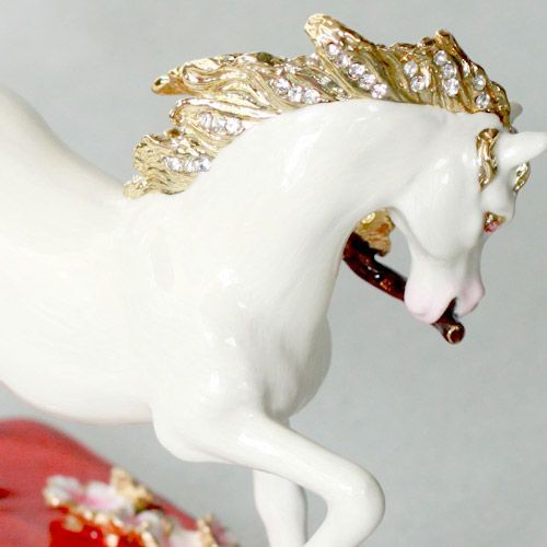 EX500【正規品】桜馬 桜をあしらった躍動感のある白馬の置物