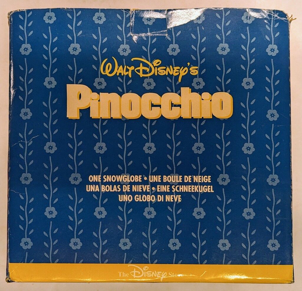 公式 ディズニーストア オルゴール付スノーグローブ ピノキオ