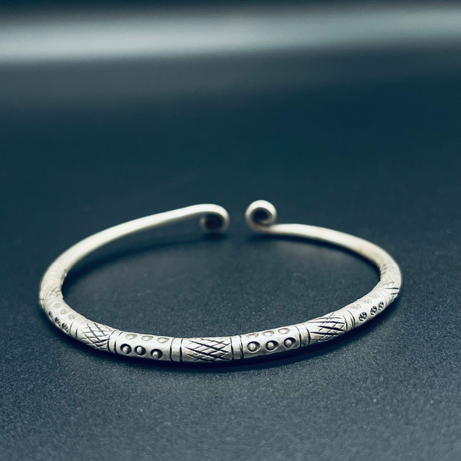 カレンシルバー 民族デザイン バングル ブレスレット カレン族 銀純度