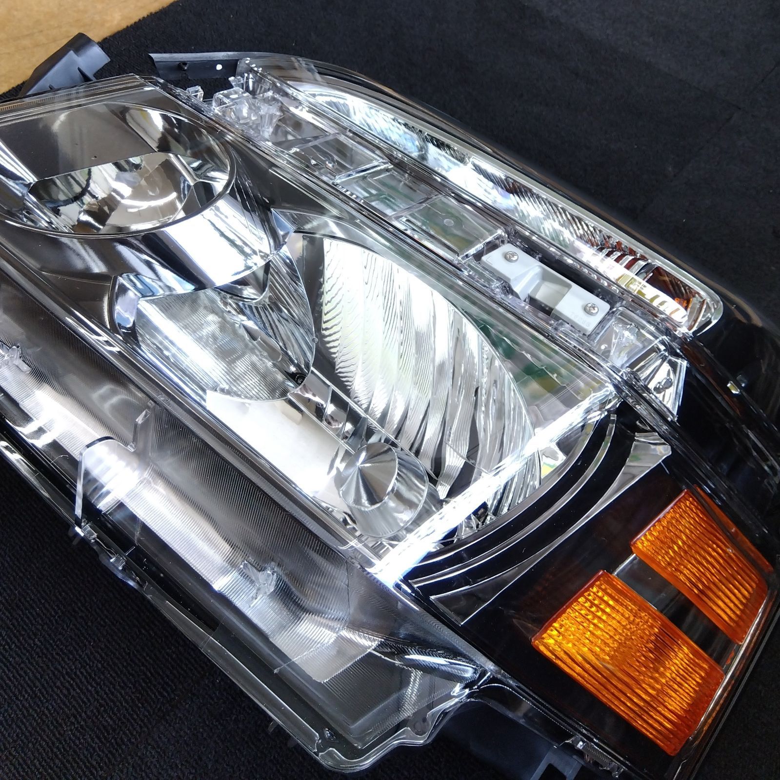送料無料】新品未使用 トヨタ TOYOTA 純正部品 ヘッドランプユニット 