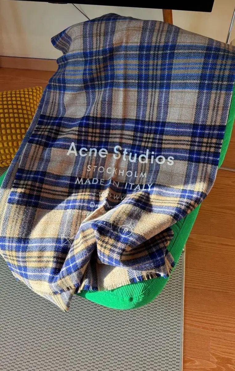 人気 Acne