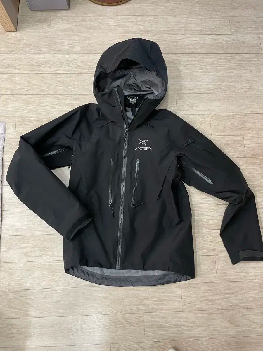 ARC TERYX アークテリクス アルファ SVジャケット ブラック XS