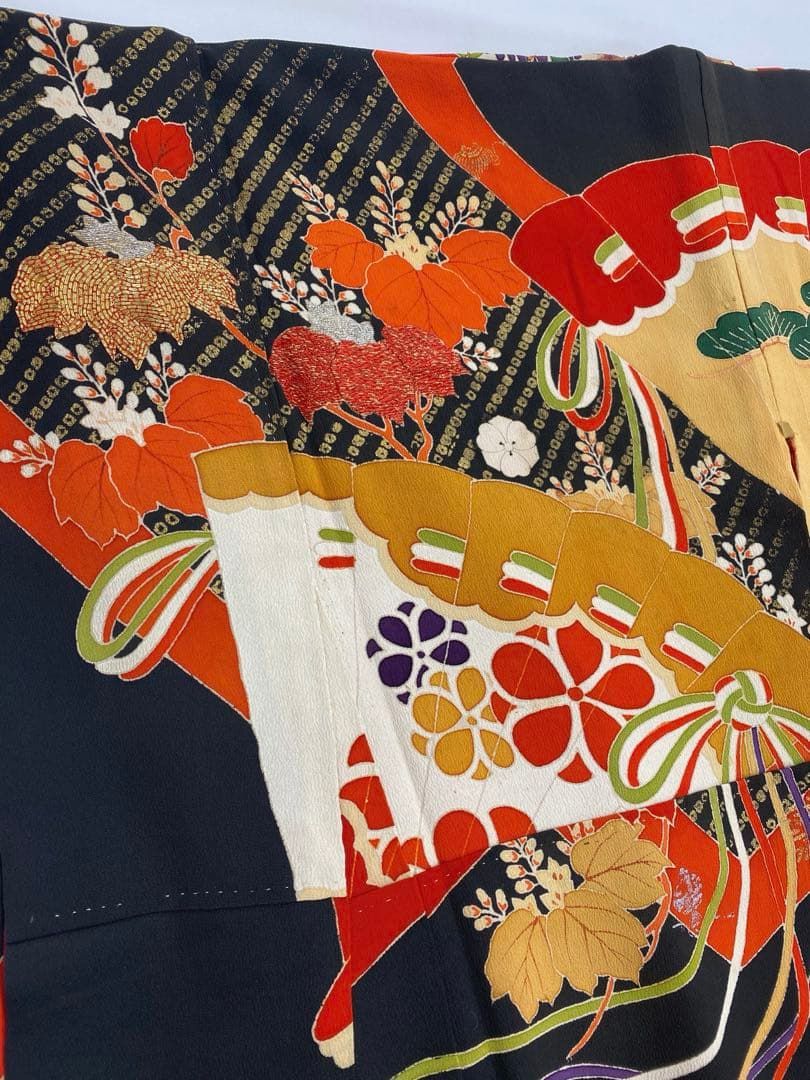 アンティーク 振袖 金駒 銀駒 金彩 銀彩 正絹 扇 身丈162cm アンティーク 振袖 金駒 銀駒 金彩 銀彩 正絹 扇 身丈162cm - メルカリ