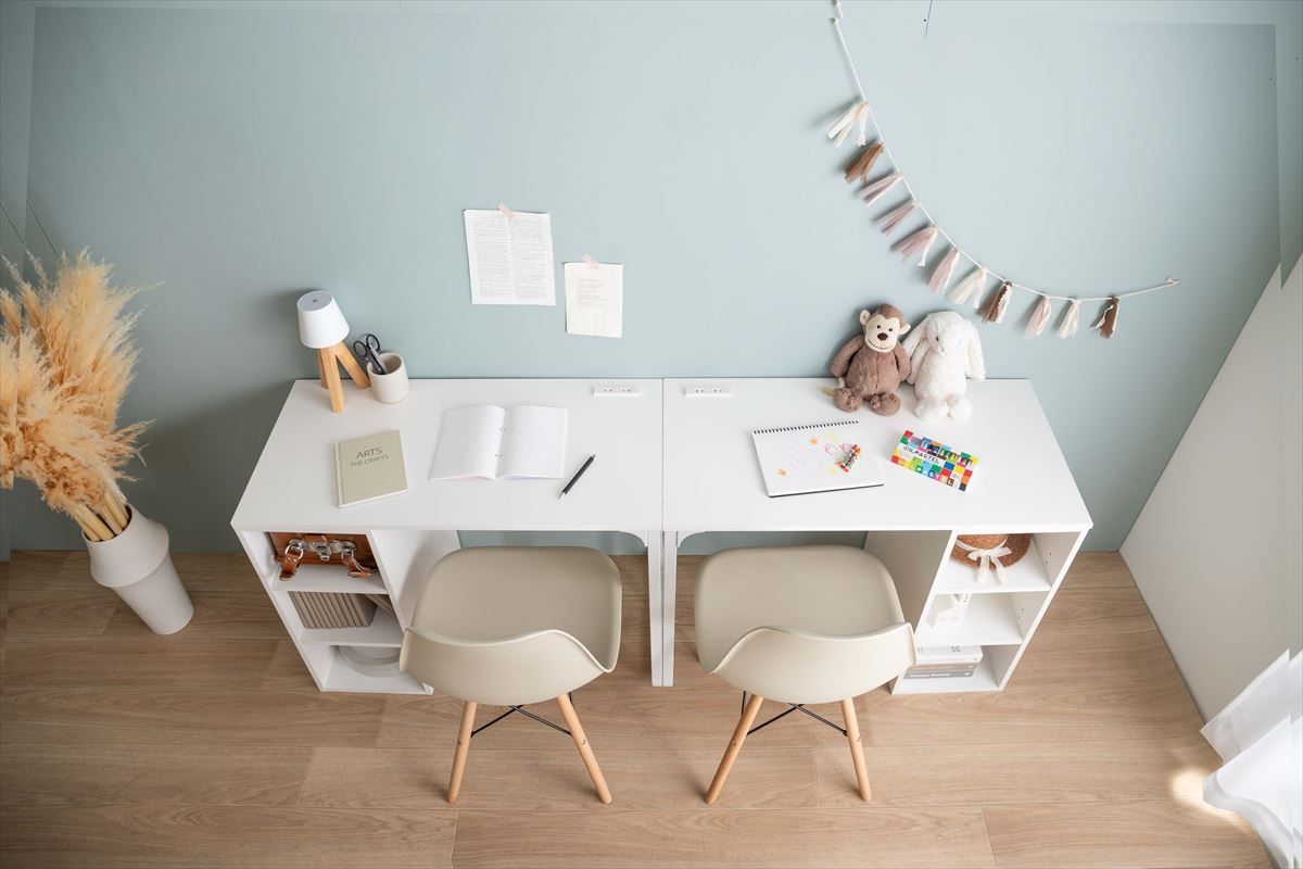 【4点セット】Pop ツインデスク+イームズチェア2脚　ナチュラルホワイト g350028]【4点セット】Pop ツインデスク+チェア2脚 パソコンデスク