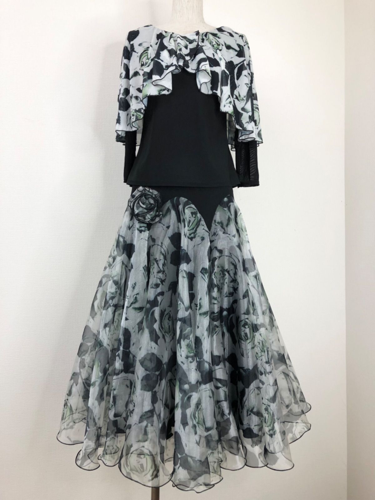 新品》社交ダンス ボリューム オーガンジー スカート コサージュ