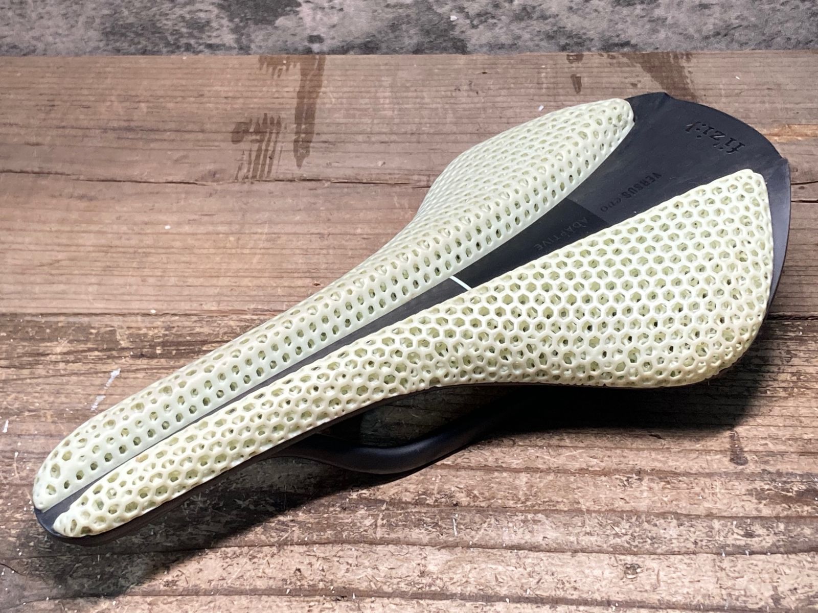 Fizik Versus Evo Adaptive カーボンレール Fizik Versus Evo Adaptive カーボンレール