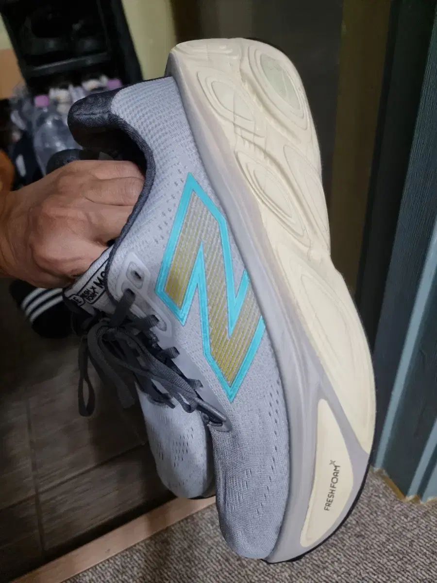 New Balance ニューバランス フレッシュフォーム モアー v5 ランニングシューズ 270