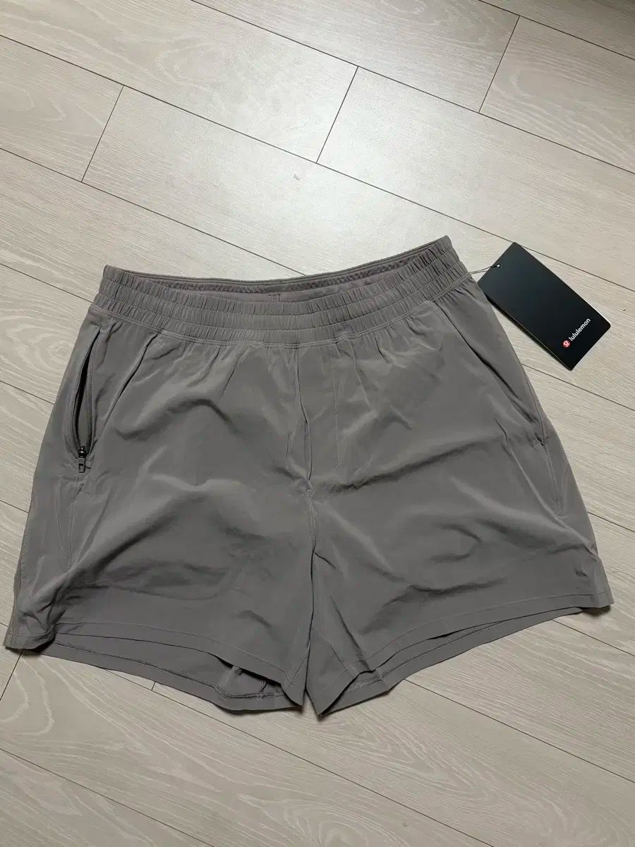 ルルレモン FACE BREAKER ラインド ショーツ 5インチ