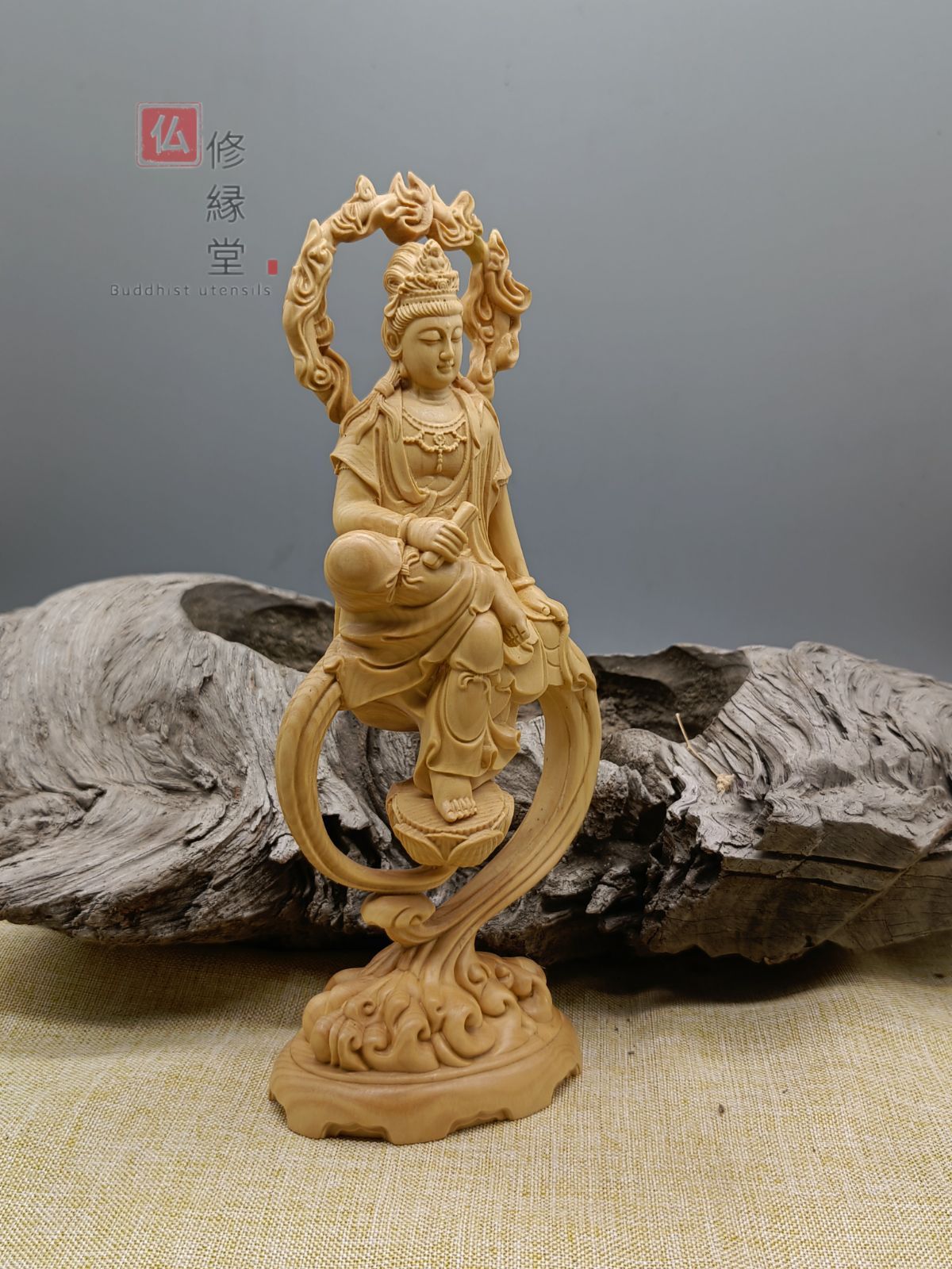 修縁堂】木彫り 仏像 水月観音菩薩像 彫刻 仏教工芸品 柘植材 仏師で