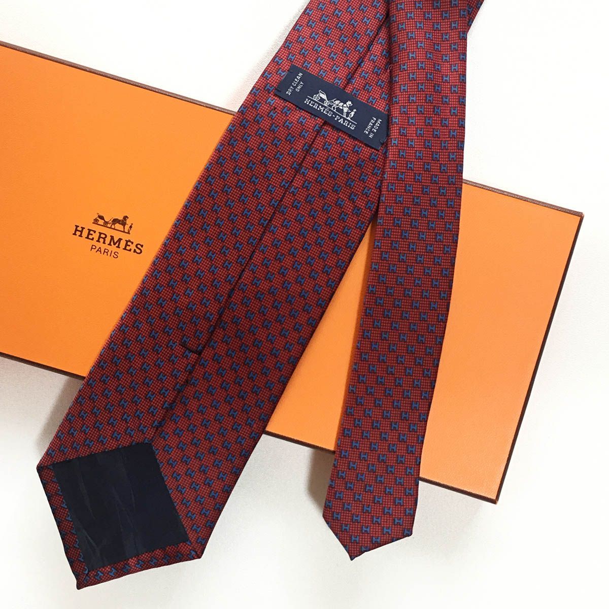 美品 エルメス HERMES ネクタイ シルク100% フランス製 H柄 レッド 美品 エルメス HERMES ネクタイ シルク100% フランス製 ワイン