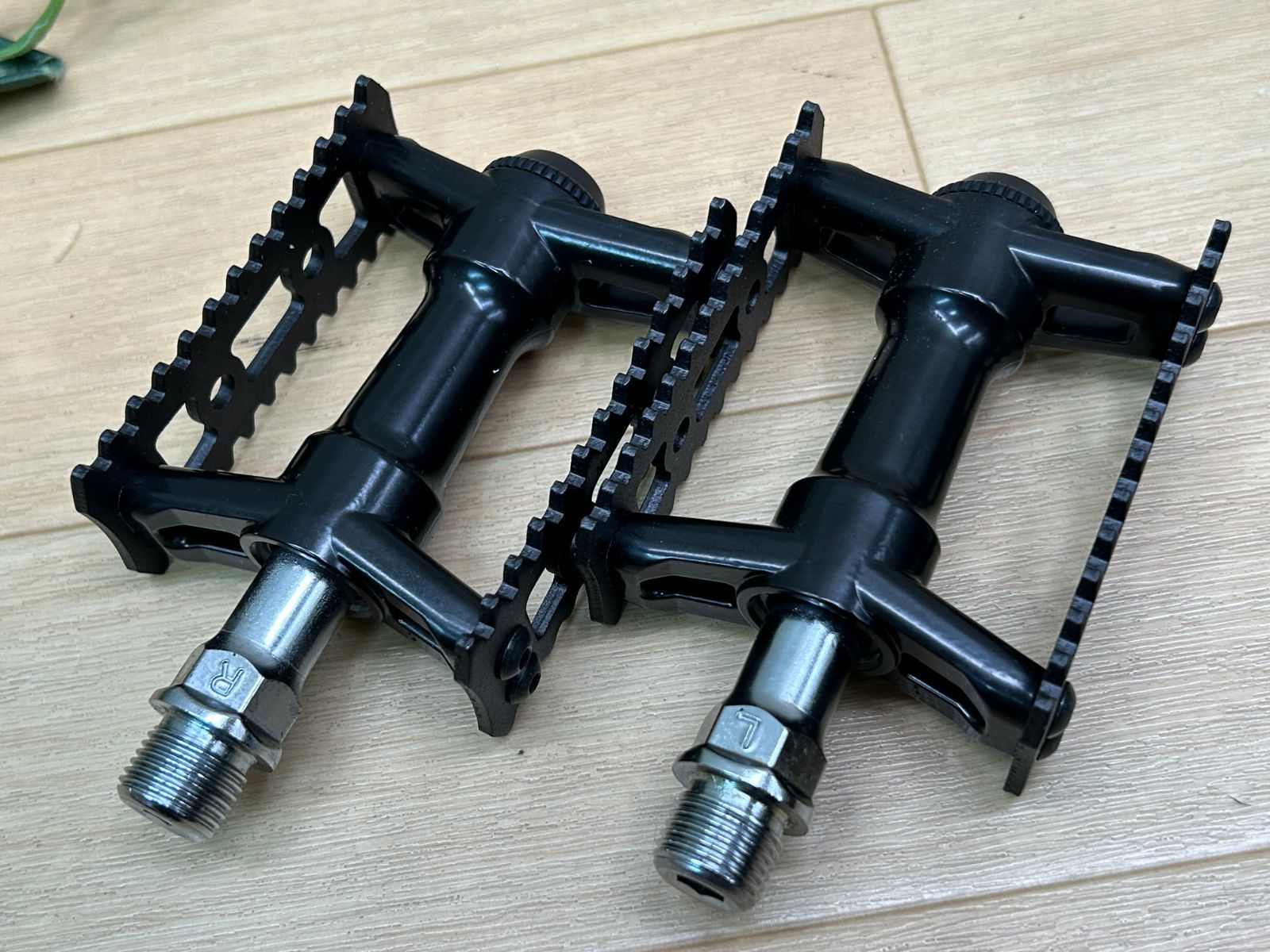 テルスポ イチ推し!! ほぼ未使用!! MKS SYLVAN STREAM NEXT BK 322g 