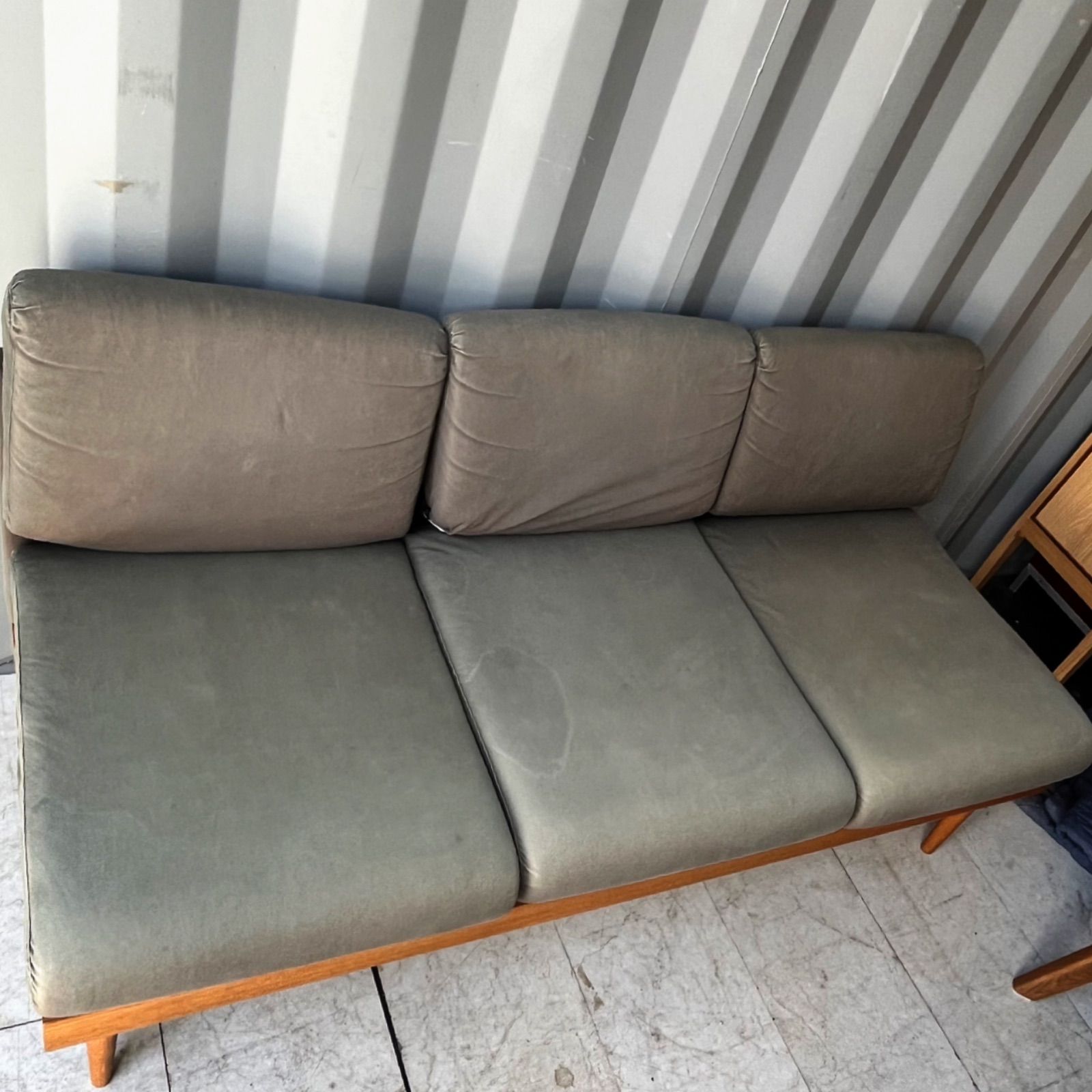 取付無料！アデペシュ アラ アームレス 北欧風天然木ダークカーキ3Pソファ✨ 取付無料！アデペシュ アラ アームレス 北欧風天然木ダーク