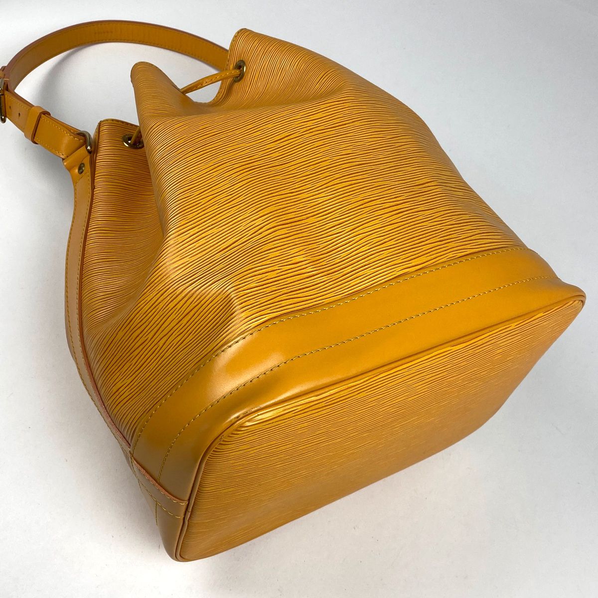 ルイ・ヴィトン Louis Vuitton ノエ 肩掛け 巾着型 ショルダー