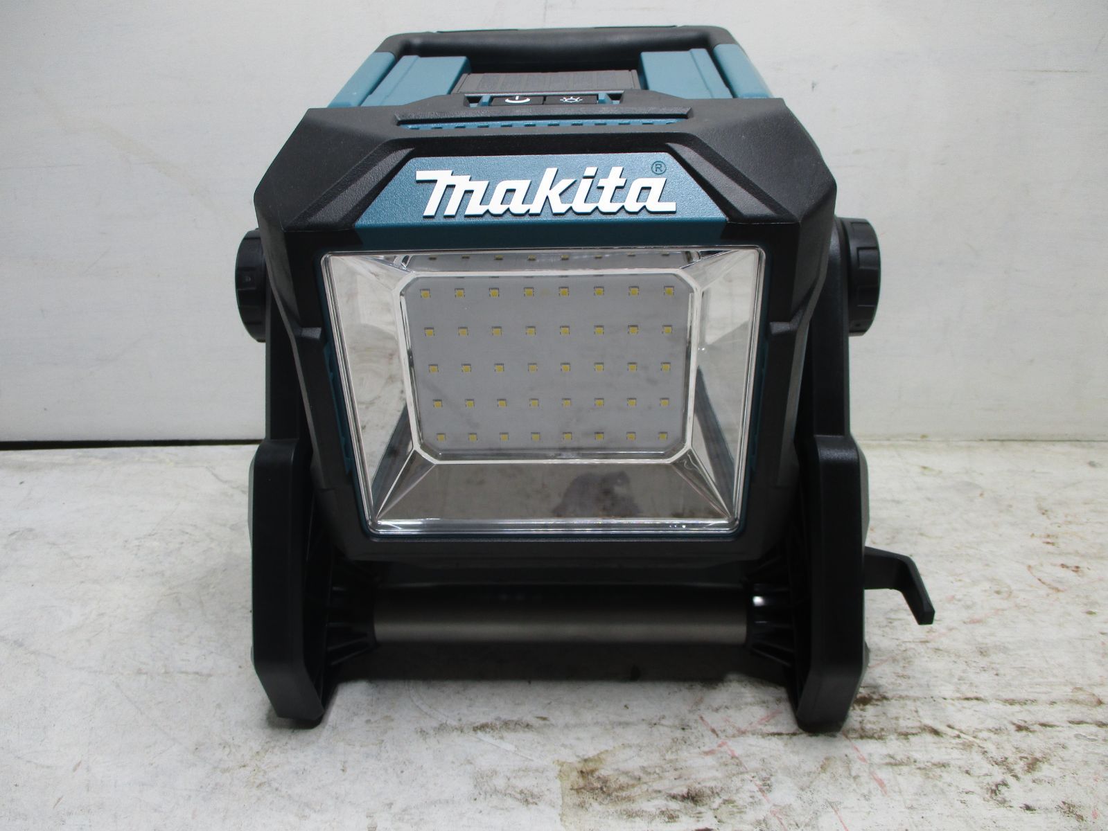 マキタ 充電式スタンドライト ML004G 2025年製 バッテリーなし 2509