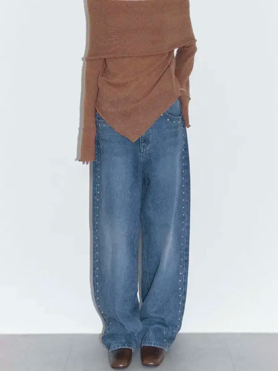 ポリ数엠 スタッズ ウォッシュド パンツ