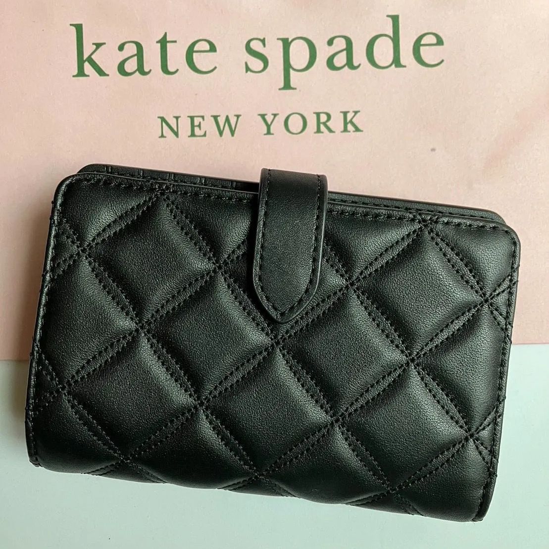 ケイトスペード（kate spade） 二つ折り財布 人気のキルト加工