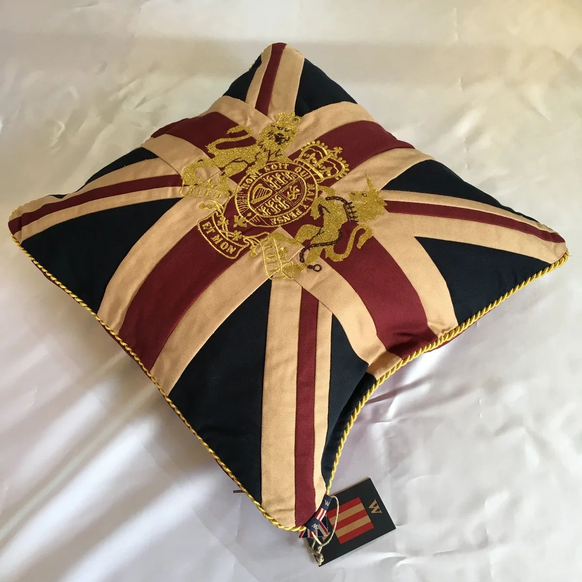 CROWN 刺繍入りクッション メッシュ枕 2個セット まくらカバー| ベッド