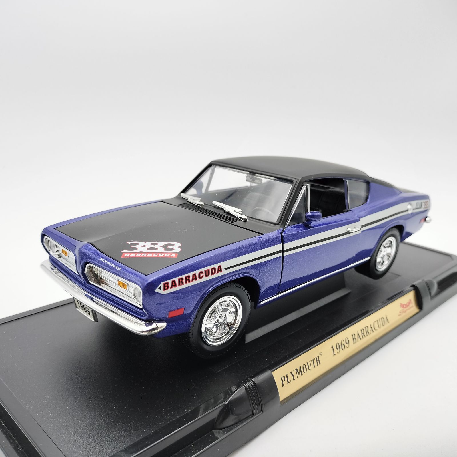 Yat Ming】ロードシグネチャー1969 プリムス・バラクーダ 383 1/18