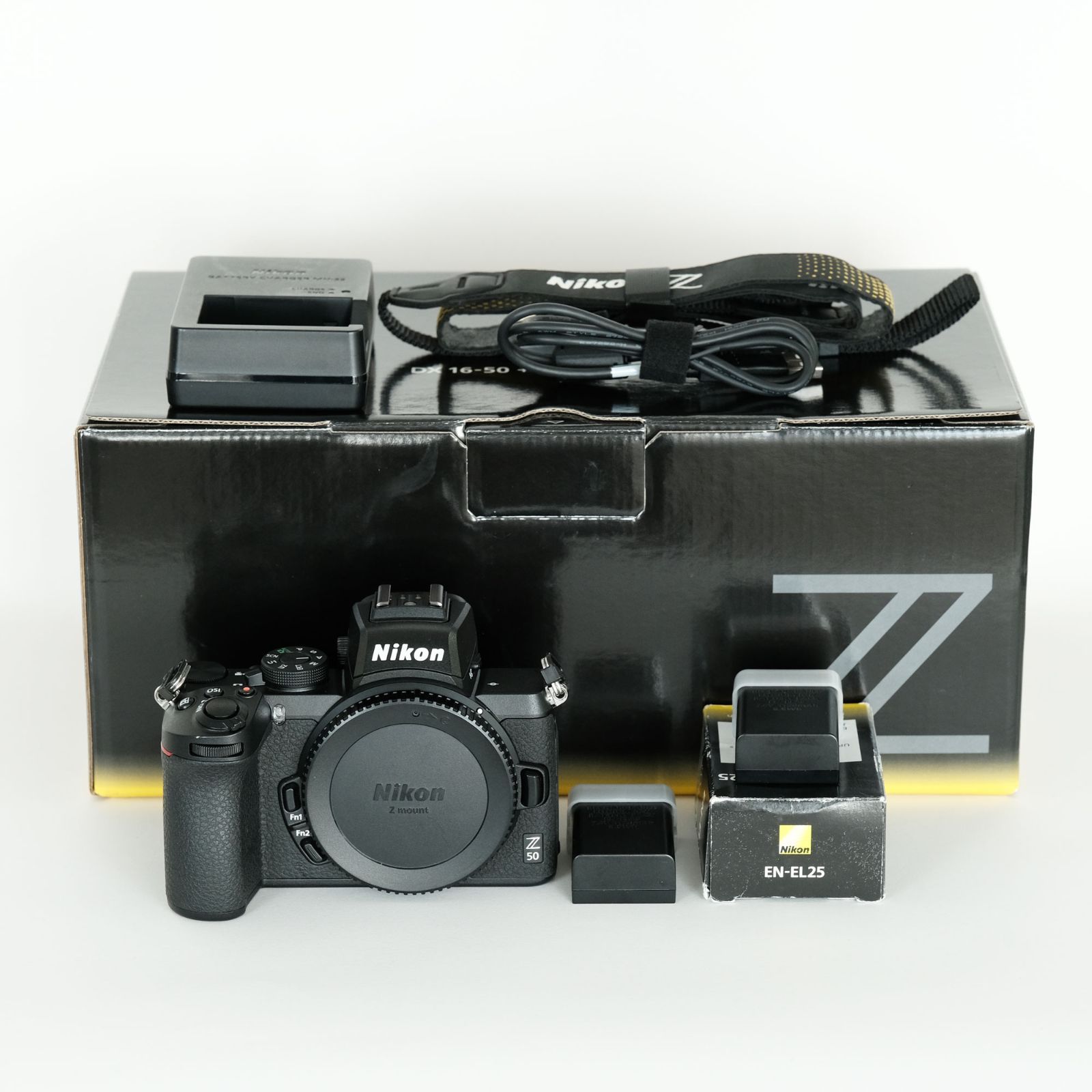 Nikon Z50 ミラーレス一眼 本体 バッテリー2個とマニュアルレンズ付き