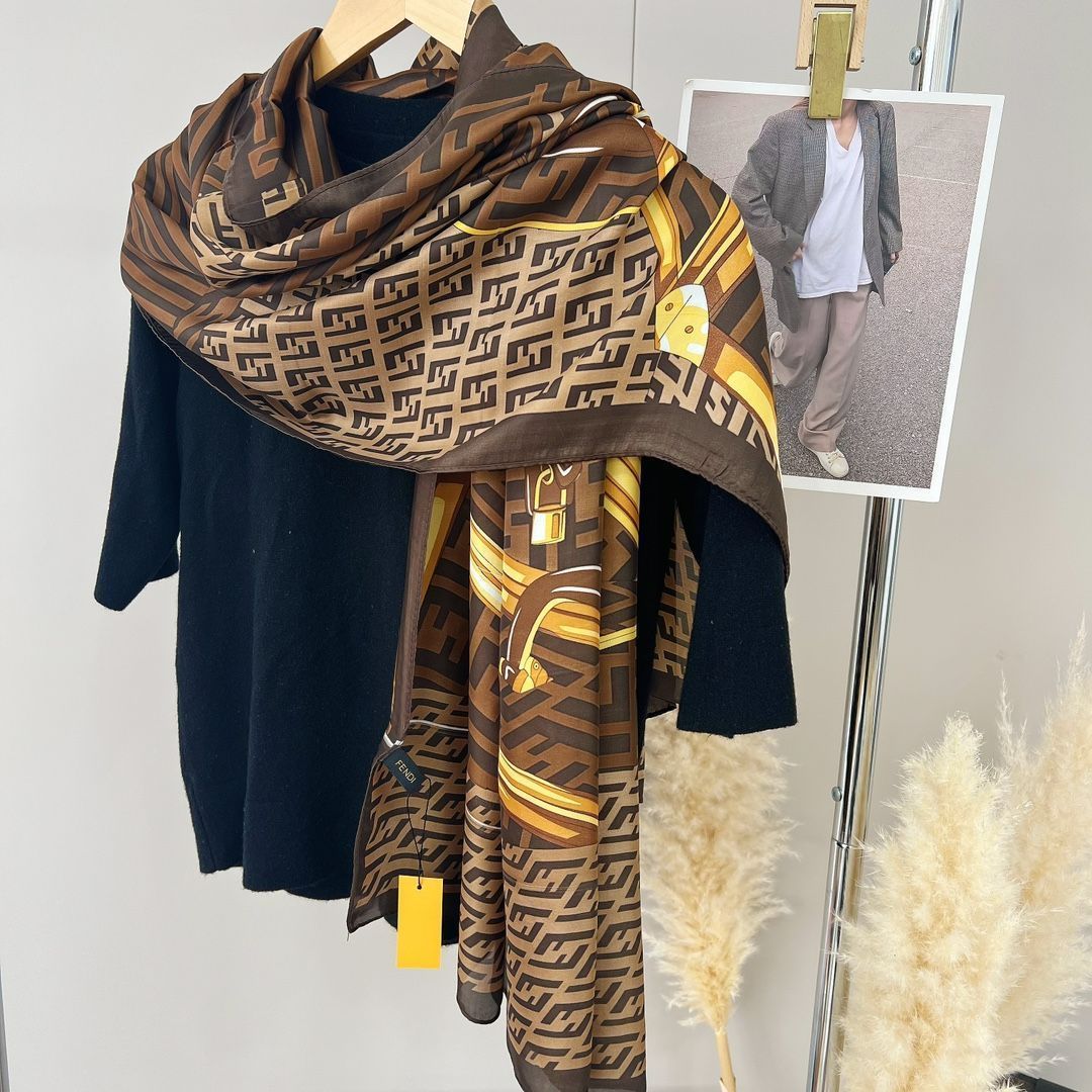 FENDI☆フェンディ☆箱付き☆新品シルクサテンロングスカーフ☆新品未 