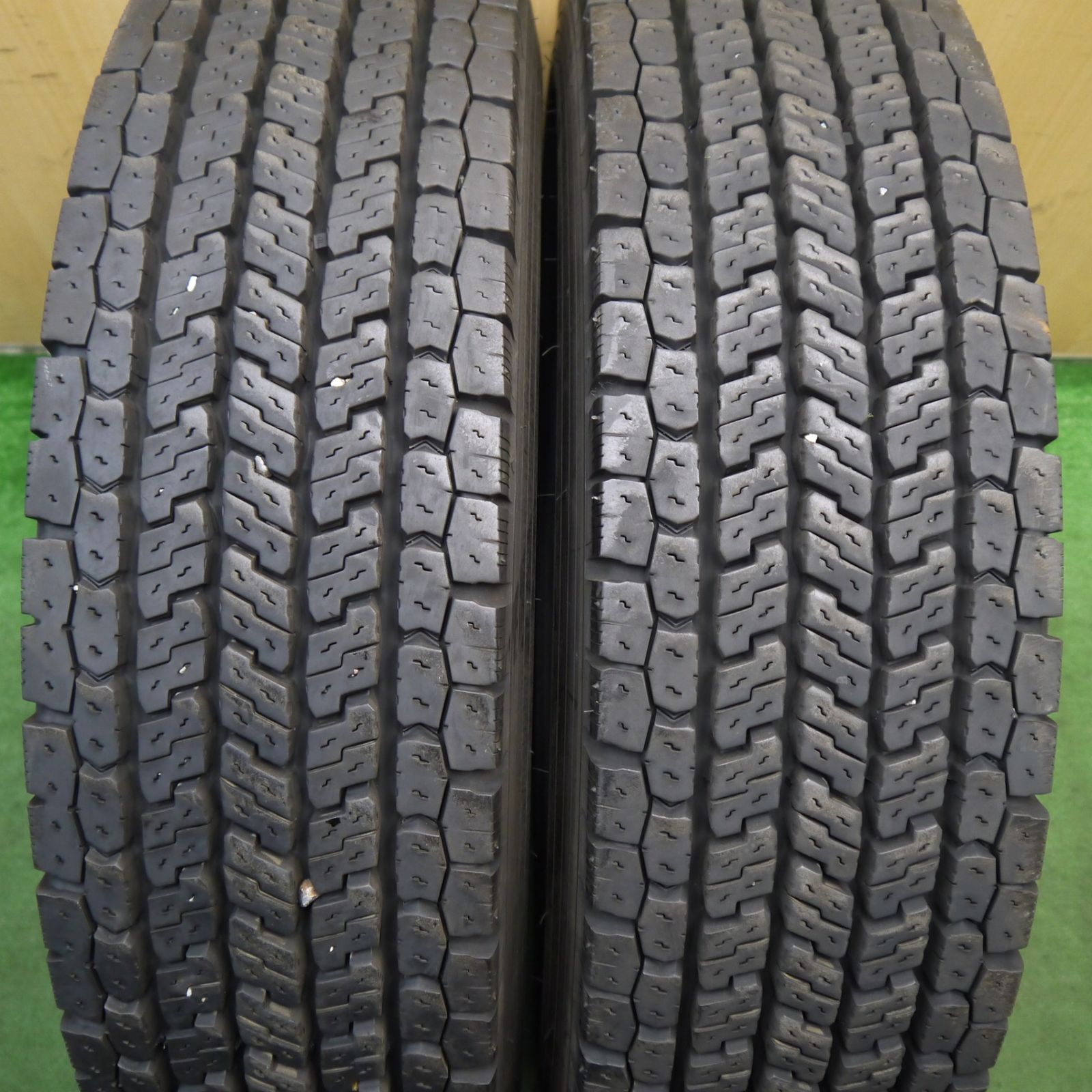 バリ溝！8.5分！2本☆トラック バス タイヤ 9R19.5 14PR スタッドレス 