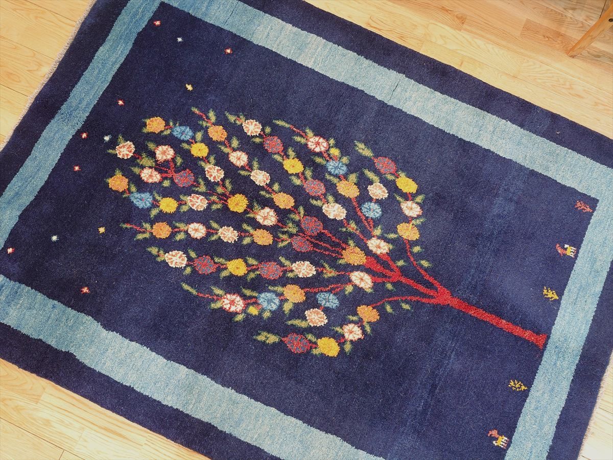 ザクロの木 青色