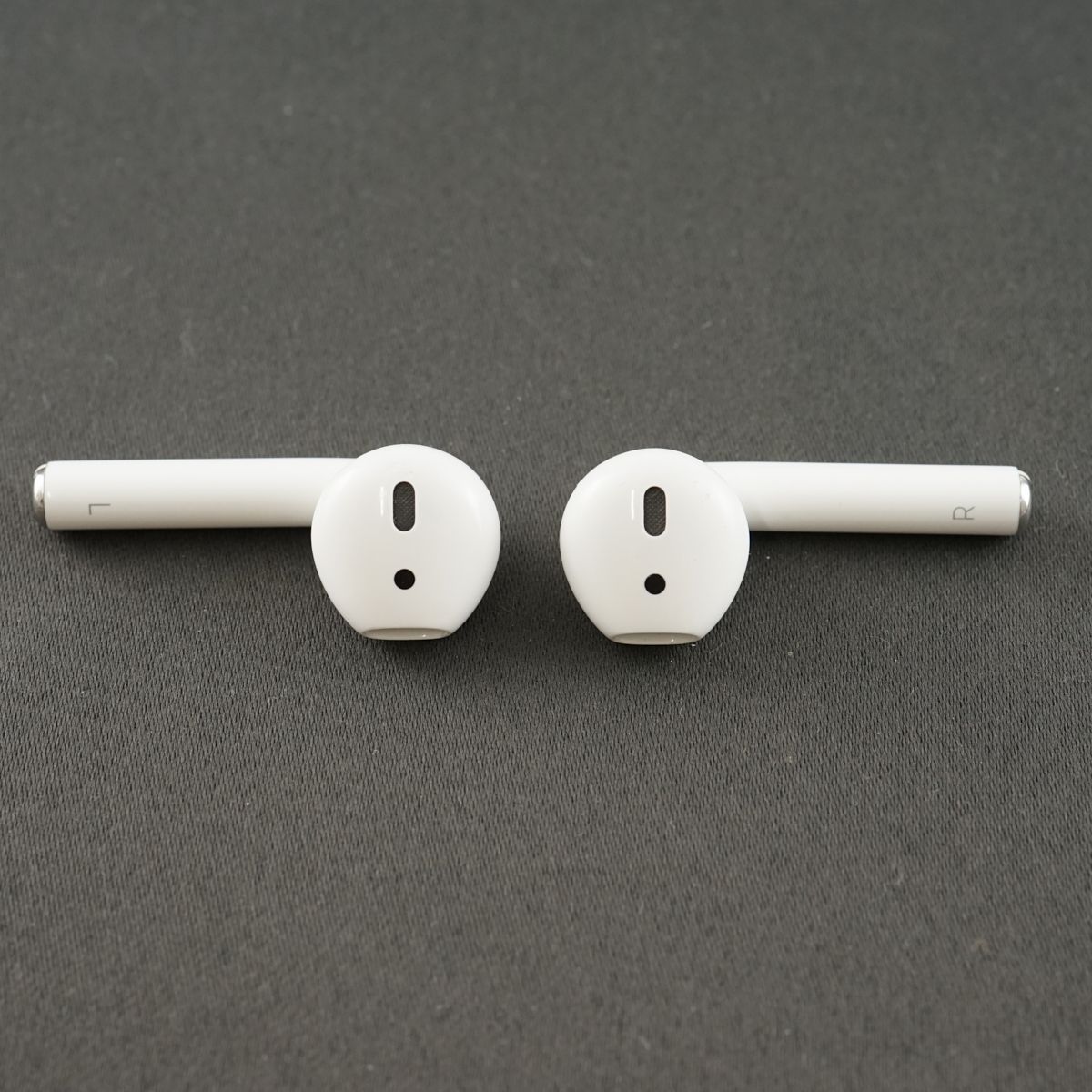 Apple AirPods with Wireless Charging Case エアーポッズ イヤホン