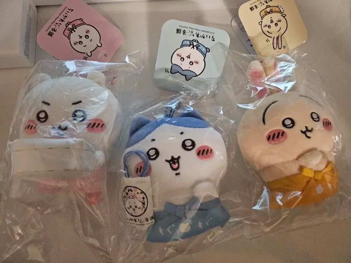 【雷市場（ポンジャン）商品韓国直送】 ちいかわ ハチワレ うさぎ もぐもぐ 本舗 店員 マスコット