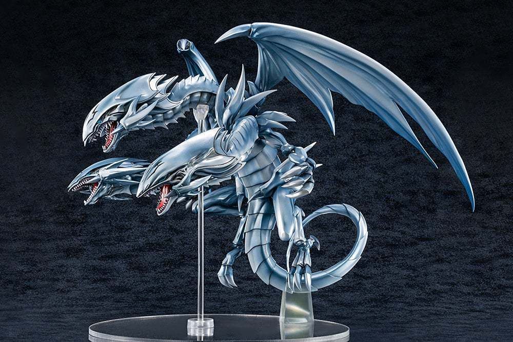 新品未開封】青眼の究極竜 フィギュア AMAKUNI ブルーアイズ