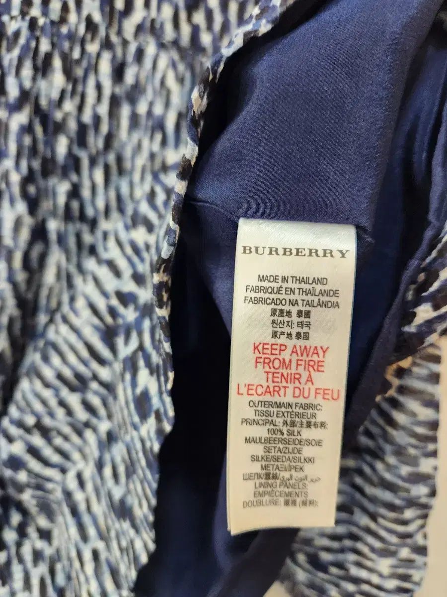 BURBERRYキッズワンピース BURBERRY(バーバリー ) キッズ シルク ワンピース - メルカリ
