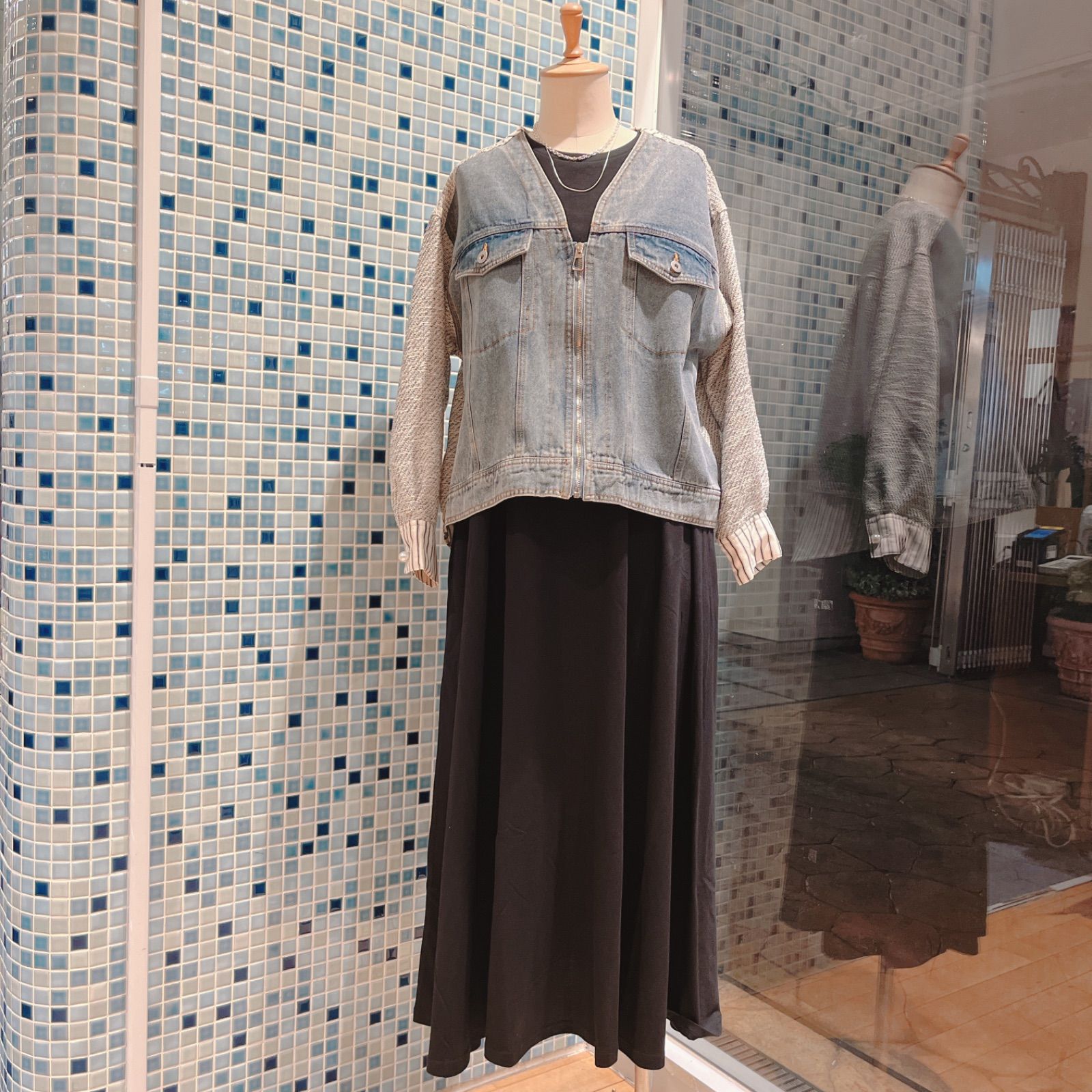 Vネック パールボタン