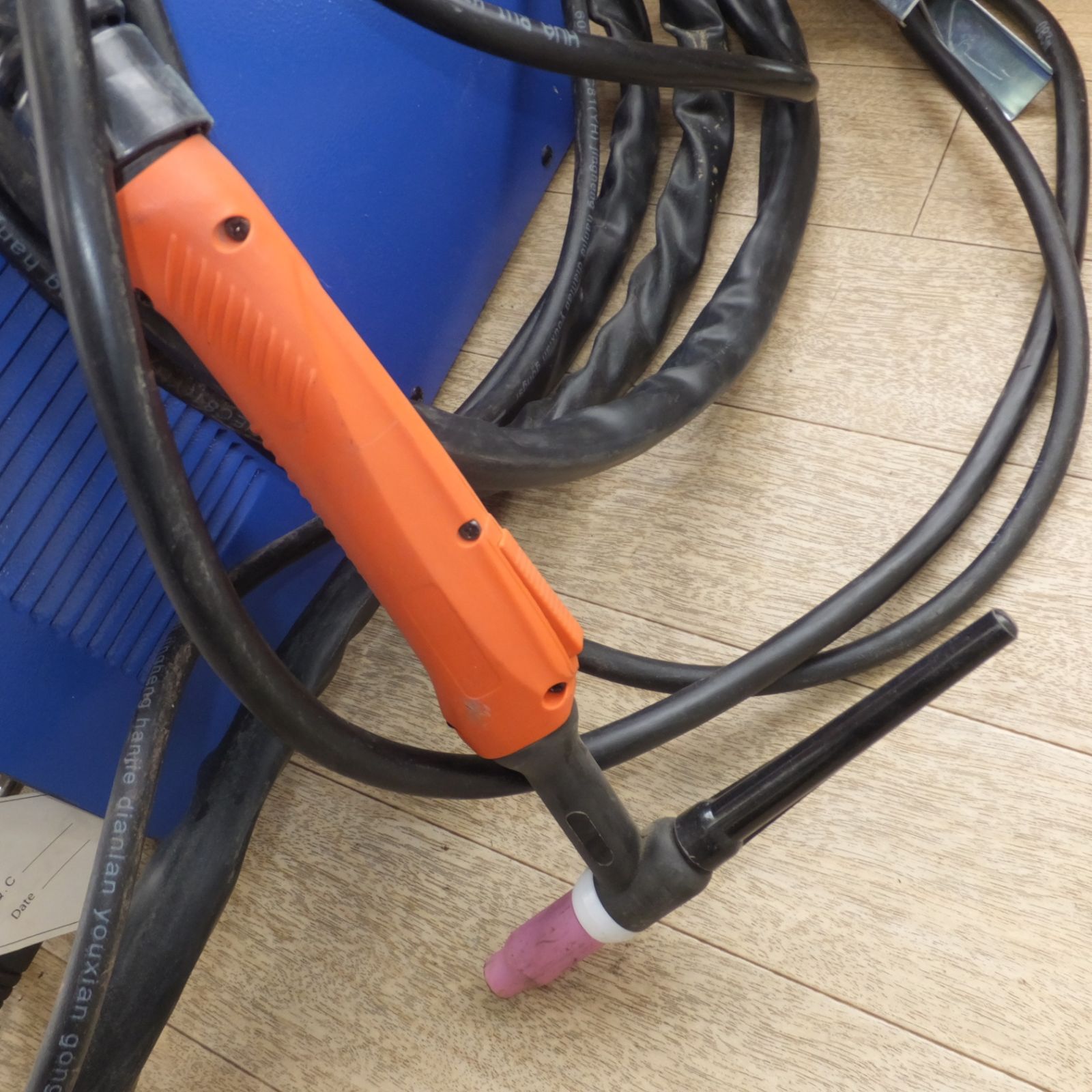 200V