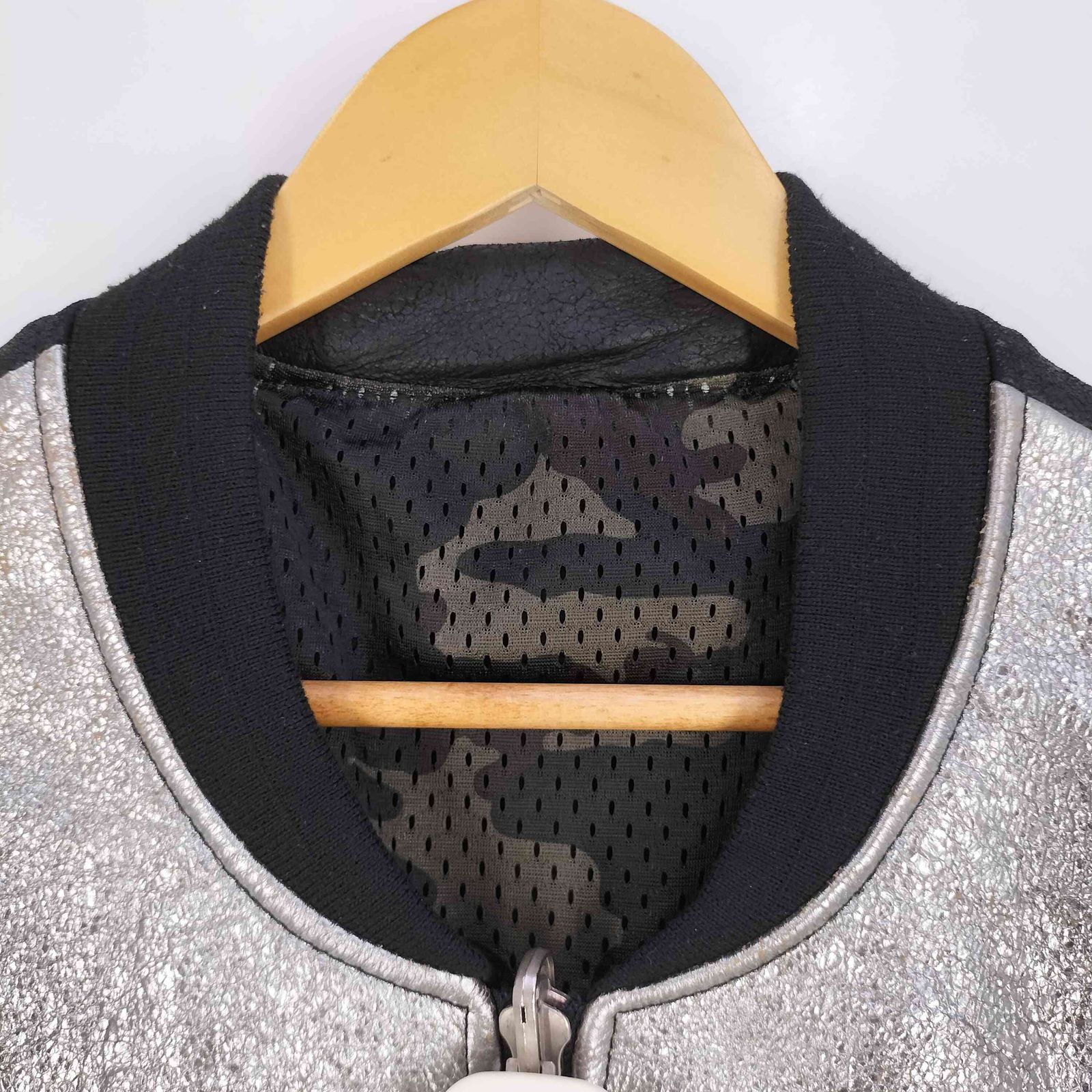 11 by Boris Bidjan Saberi(ボリスビジャンサベリ) 裏地カモ柄 切替デザイン 11 プリント ラムレザー ジャケット メンズ import：M 【中古】【ブランド古着バズストア】 ボリスビジャンサベリ 11 by Boris Bidjan Saberi 裏地カモ柄 切替