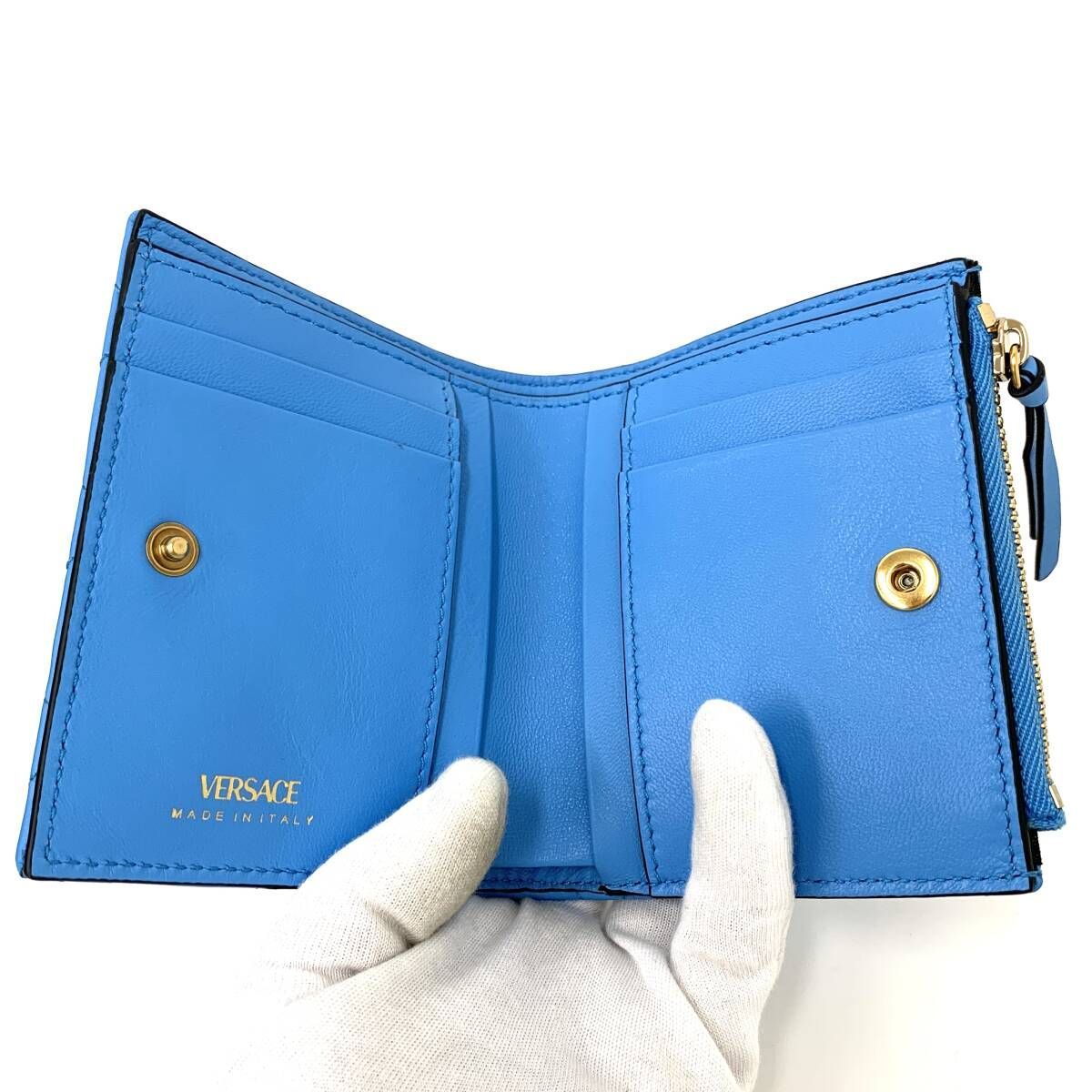 美品 ヴェルサーチ レザー ボディバッグ キルティング メデューサ ファスナー A0407 美品！ 格安！ VERSACE ヴェルサーチ メデューサ キルティング