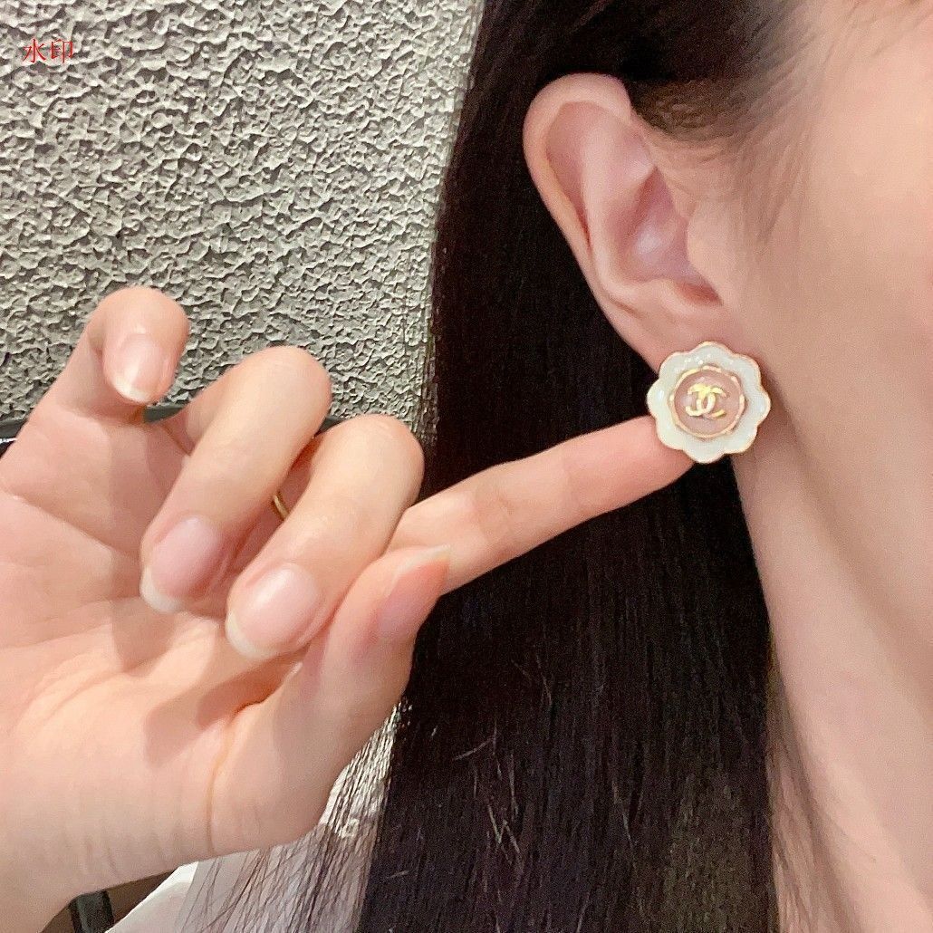 今日特価】Chanel シャネル ヴィンテージ ダブル C イヤリング