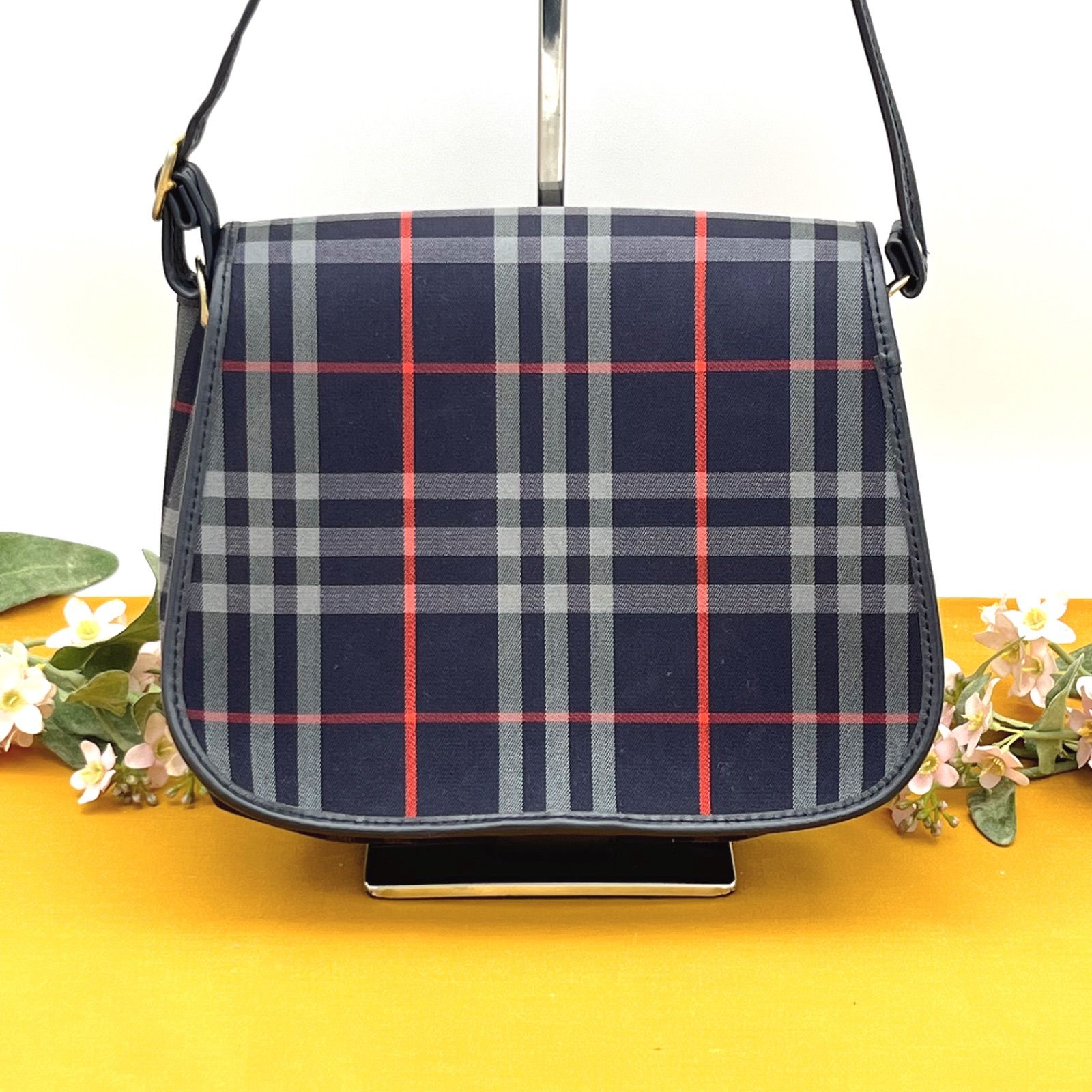 美品】バーバリー ショルダーバッグ レザー フラップ 黒 ノバ