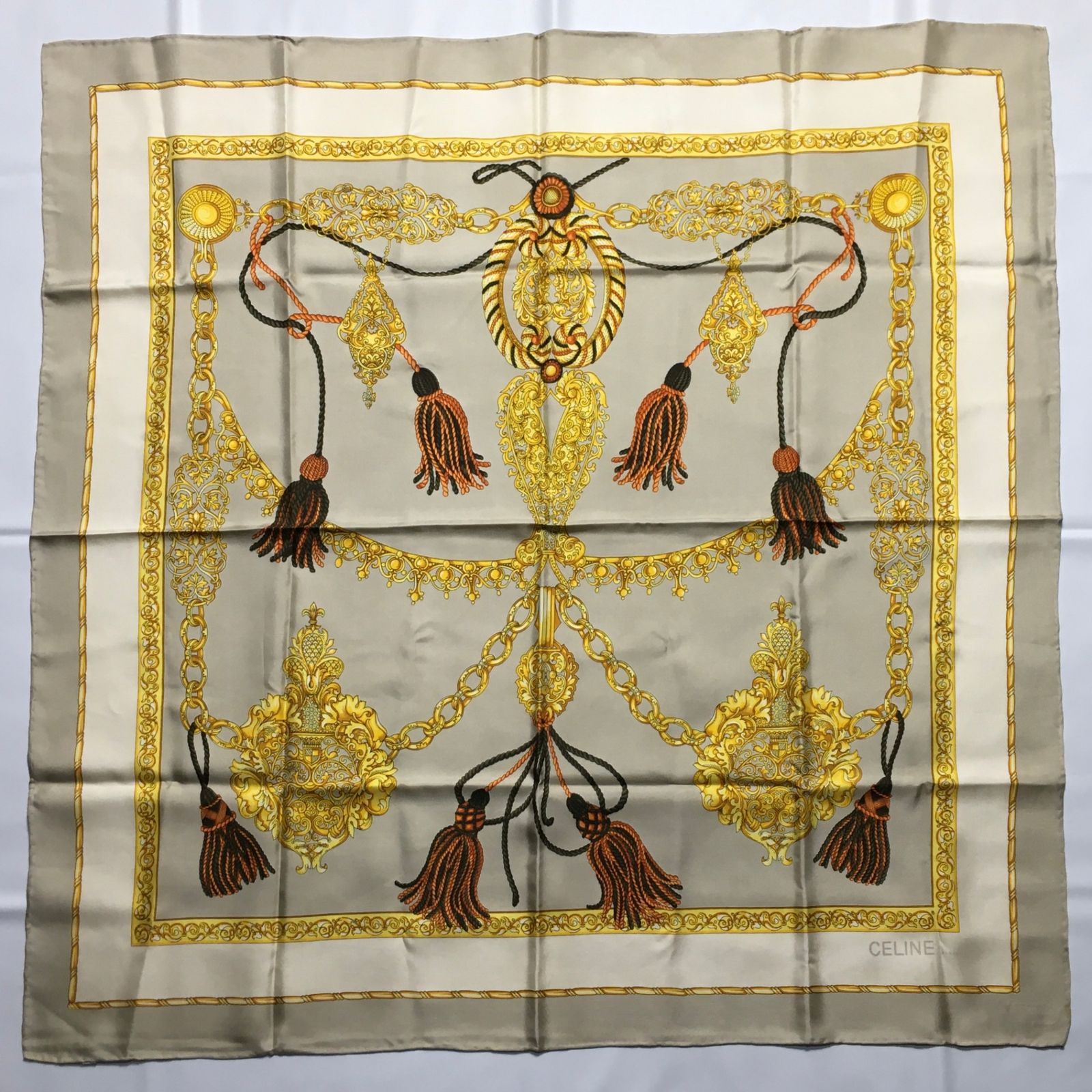 2509-128｜美品｜セリーヌ スカーフ シルク グレージュ タグあり 2509-128｜美品｜セリーヌ スカーフ シルク グレージュ タグあり
