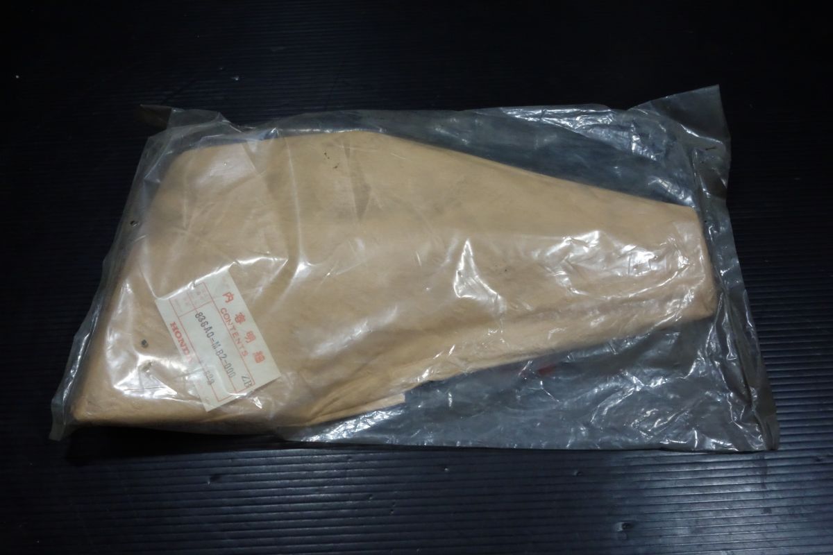 サイドカバー 右 836A0-MB2-000ZB ホンダ 純正 VF750F RC15 ♥ R20251006