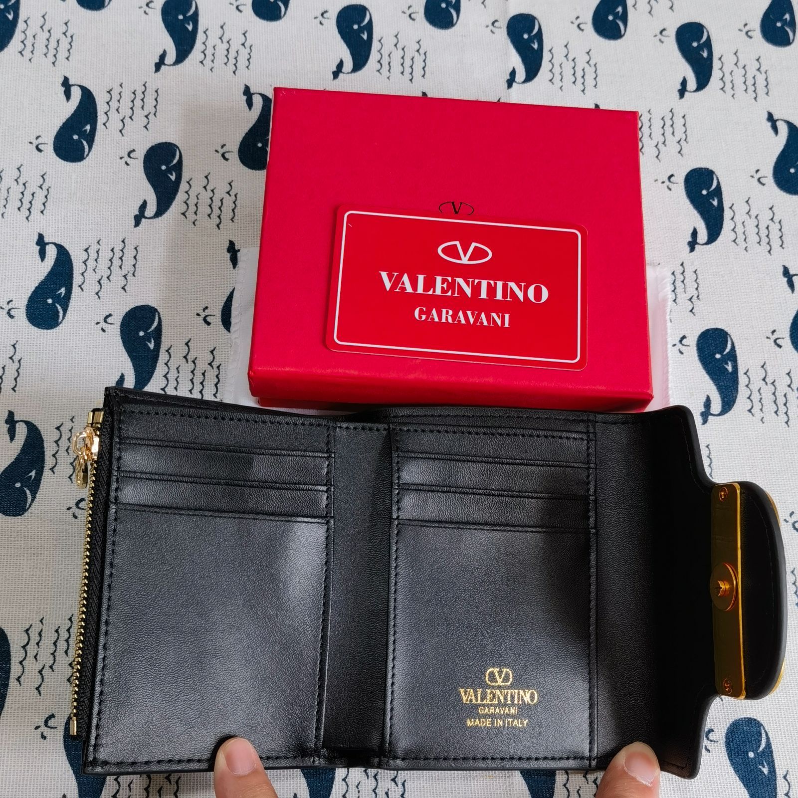 超人気美品☆VALENTINO 三つ折り財布 ブラック - 三つ折り財布